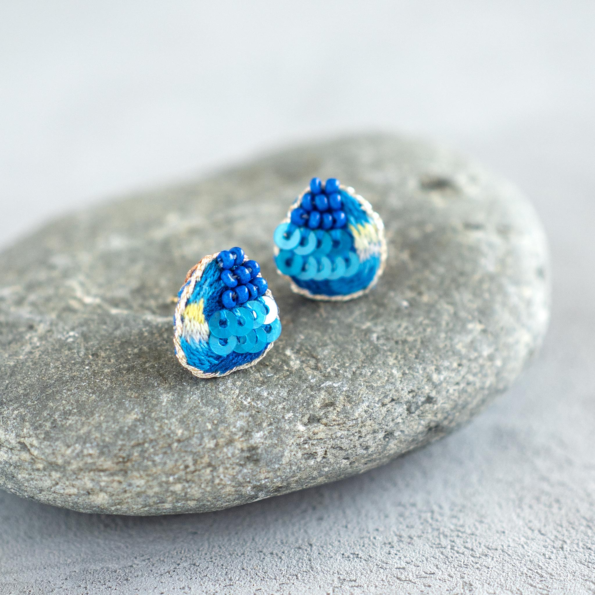 サマーブルーの耳飾り02 / 手刺繍ピアス
