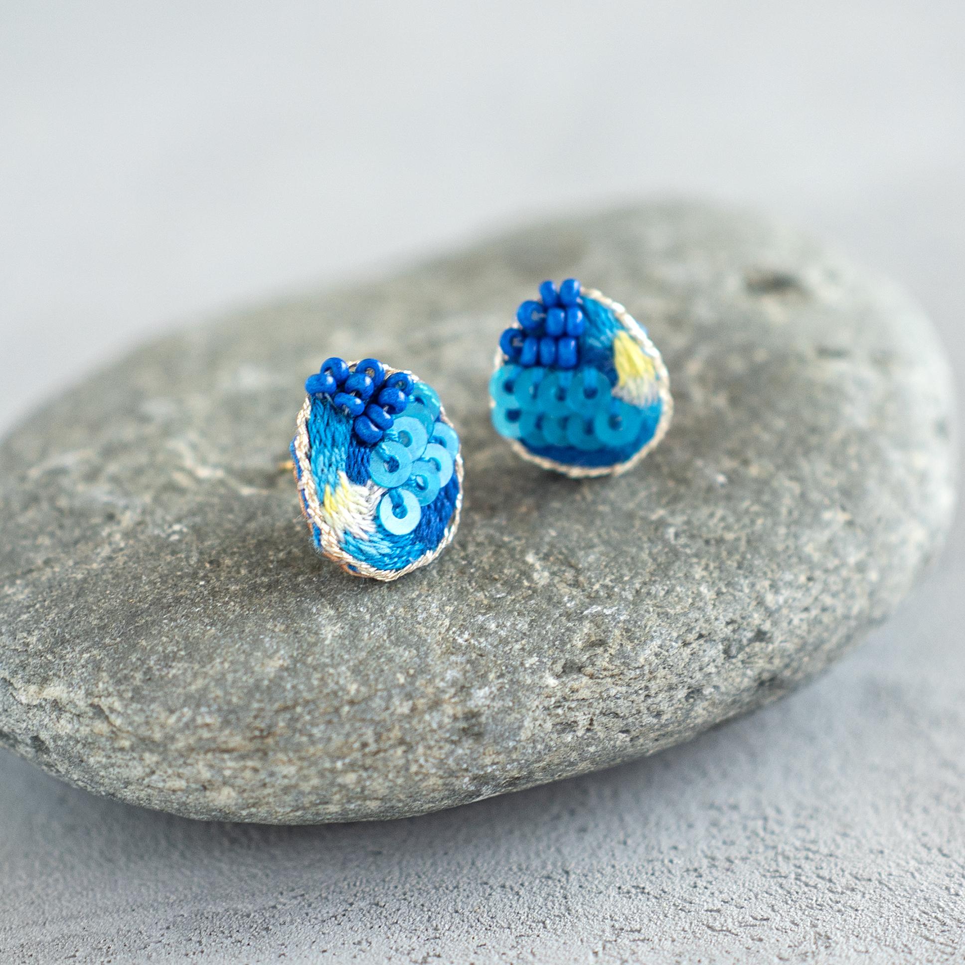 サマーブルーの耳飾り01 / 手刺繍ピアス
