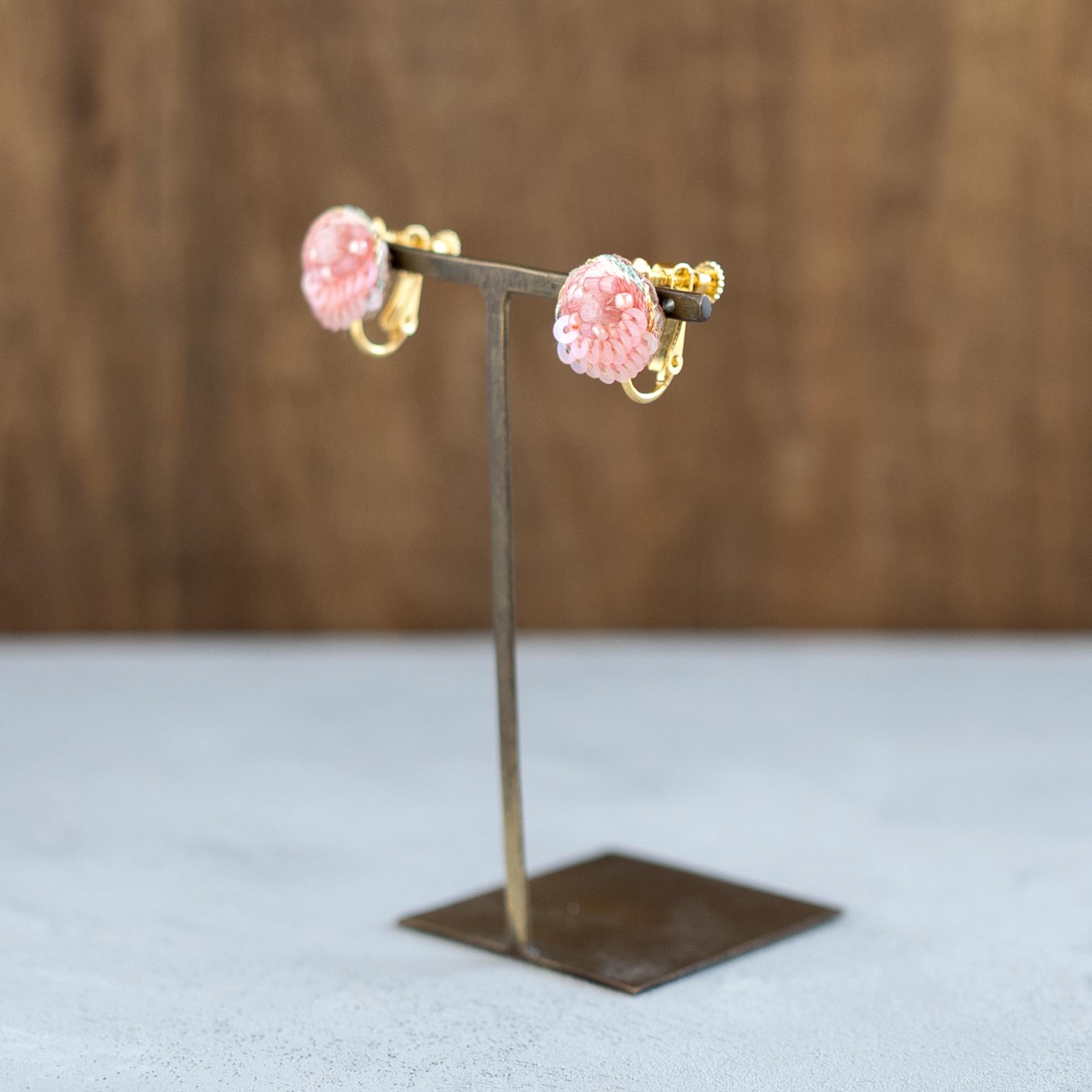 桜色の耳飾り / 手刺繍イヤリング | 6枚目